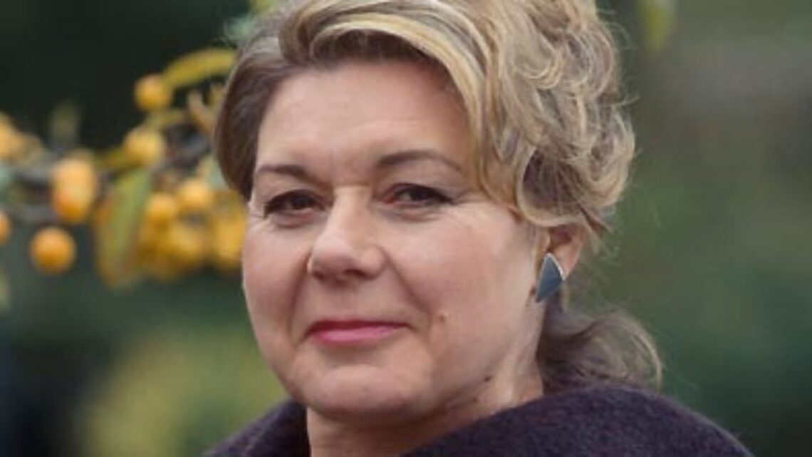 Barbara Flynn Biography