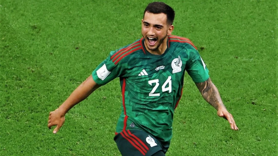 Luis Chávez Biography