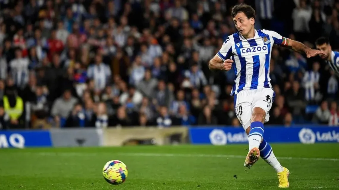 Mikel Oyarzabal Biography